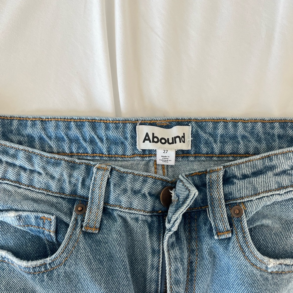 High waisted ripped jeans